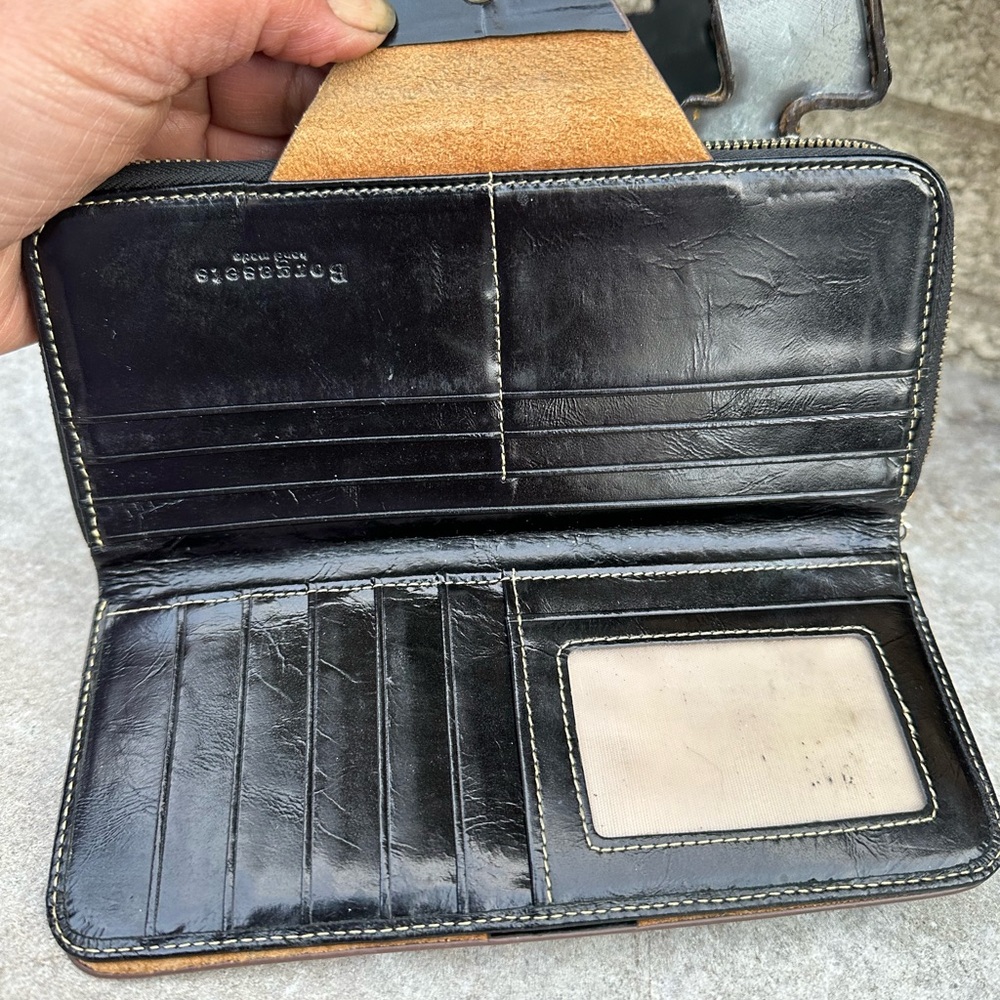 Borgasets Hand Made Black Wallet w/ BROWN Closure